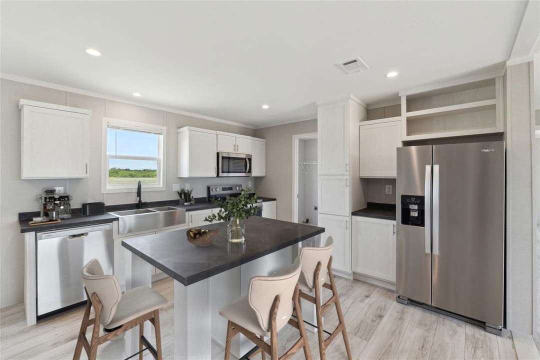 Rm2856b - 3.36 acre lot kitchen home features