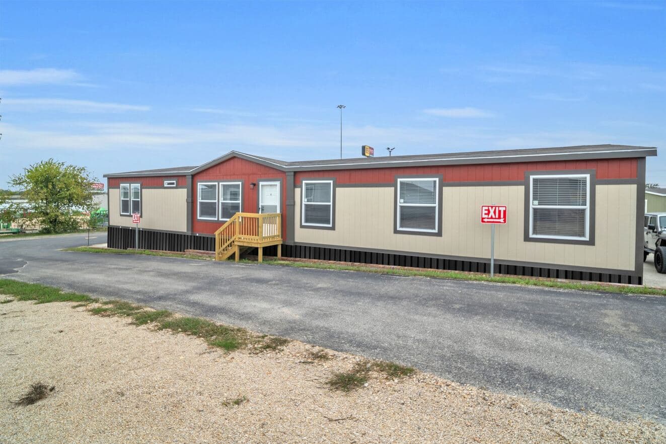 Valu premier 32724g elevation and exterior home features