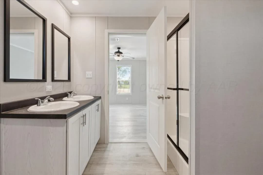 Rm2856b - 0.51 acre lot bathroom home features