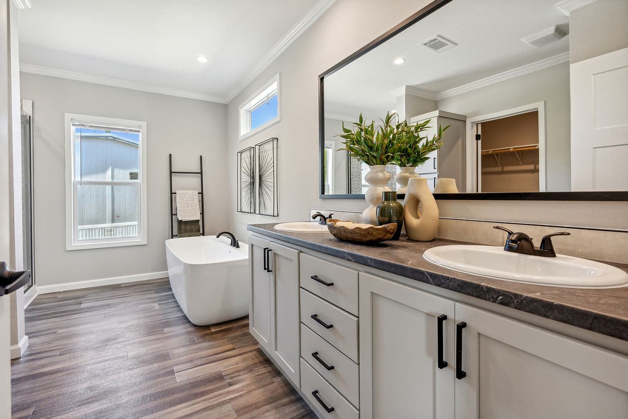 Innovation 3268h bathroom home features