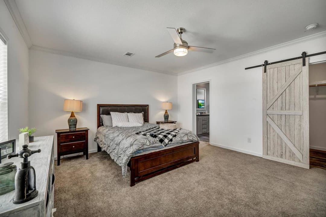 Titan extreme 3266d [the vegas] bedroom home features