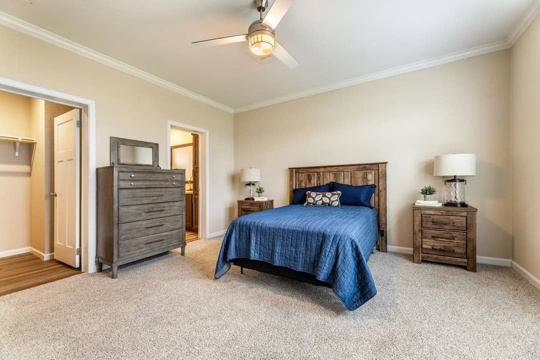 Innovation 3260c bedroom home features