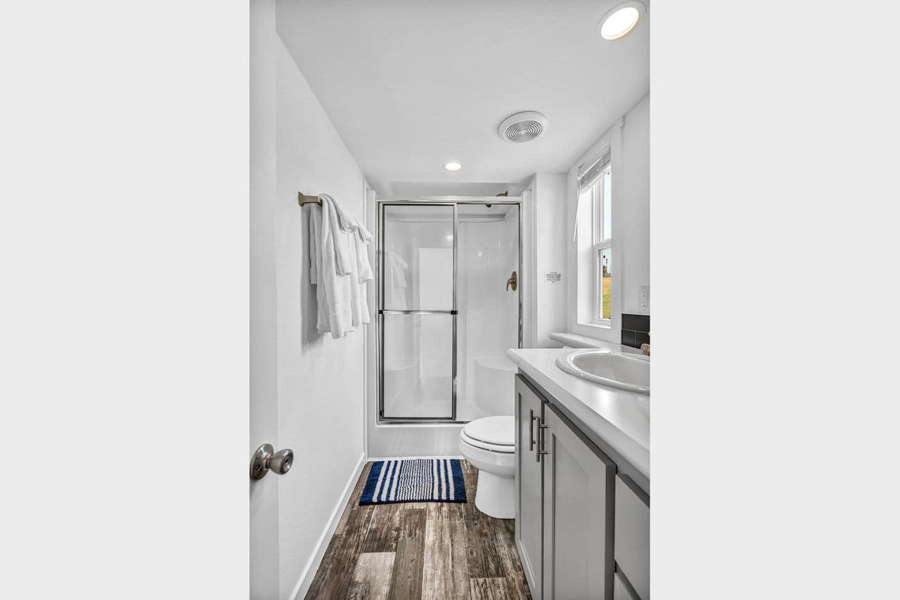 Aps 522a-sl - rv lot (2 available) bathroom home features