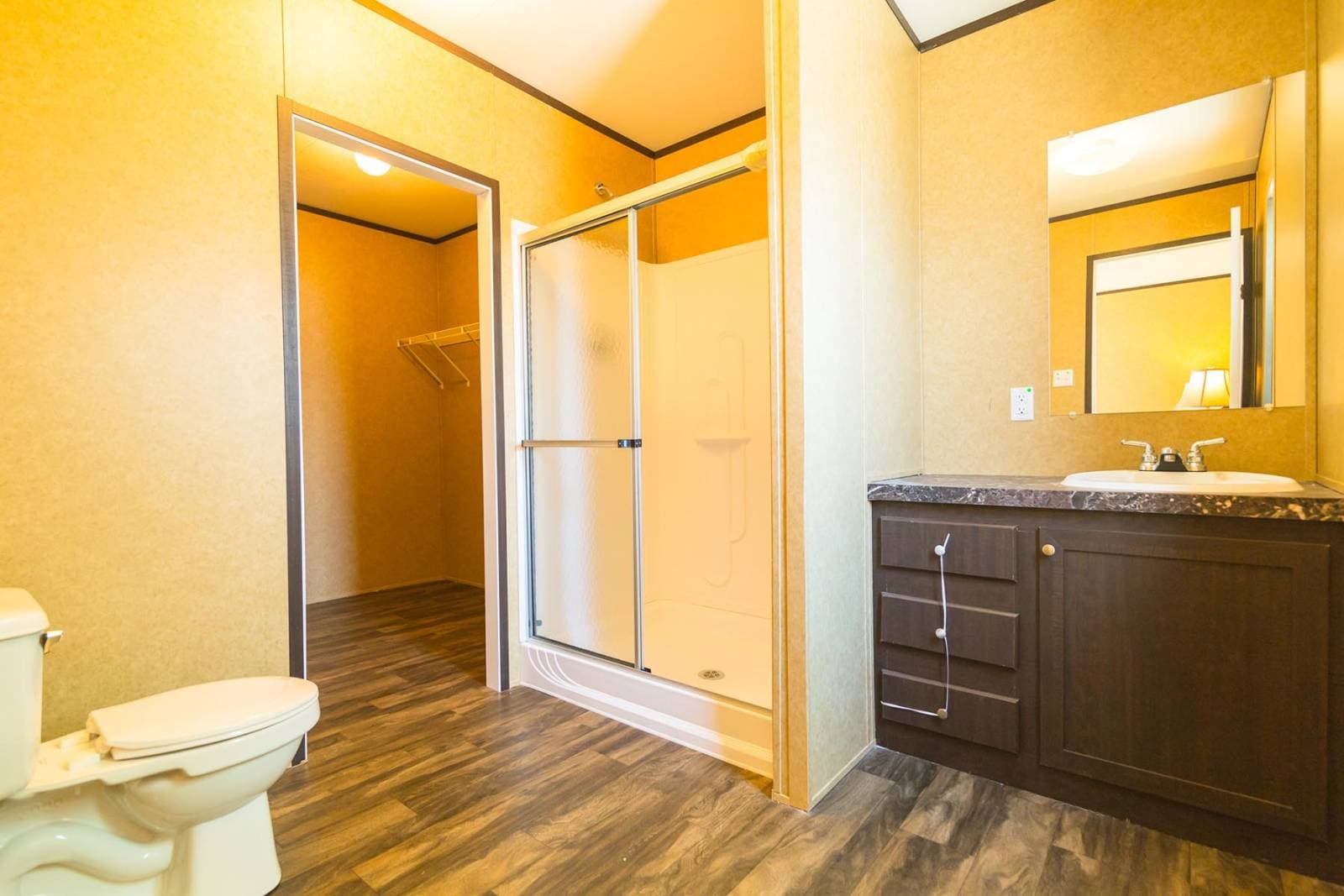 Cs1672a bathroom and interior home features