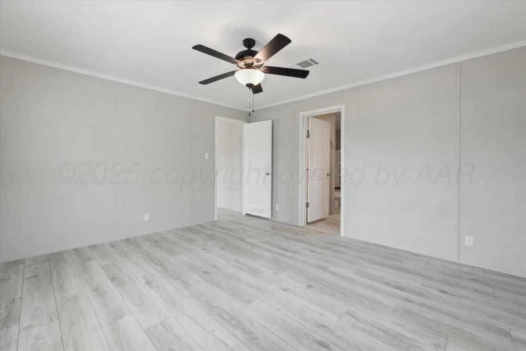 Rm2856b - 0.51 acre lot interior home features