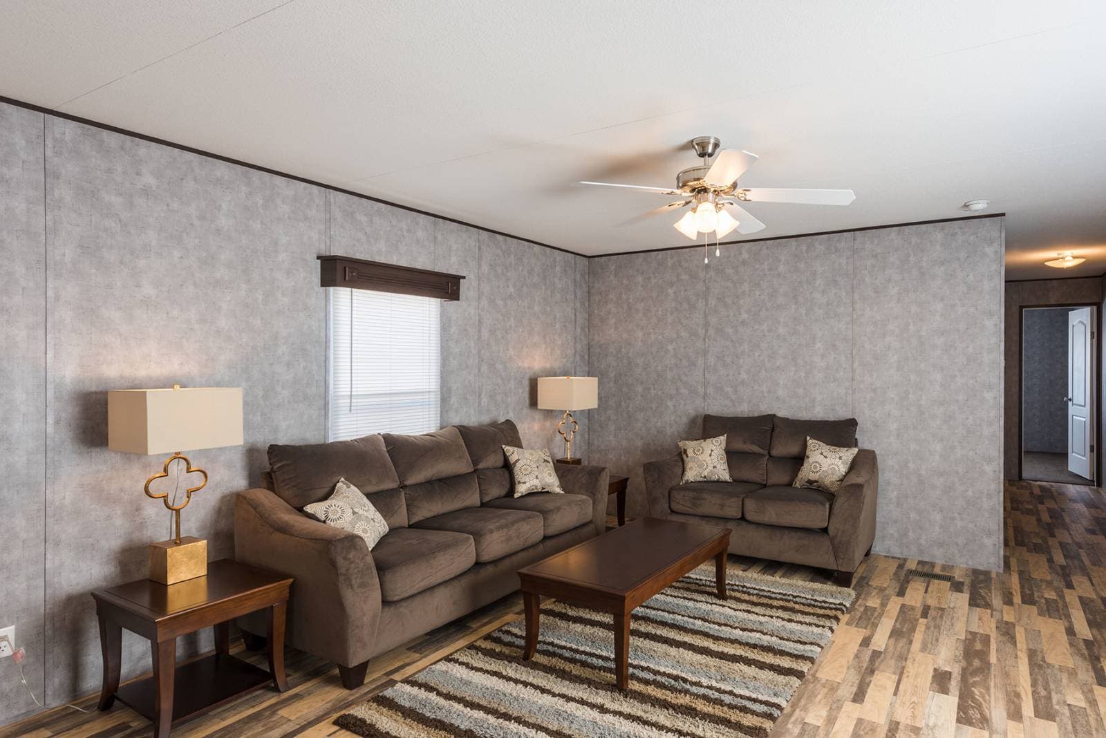 Cs1676a interior home features