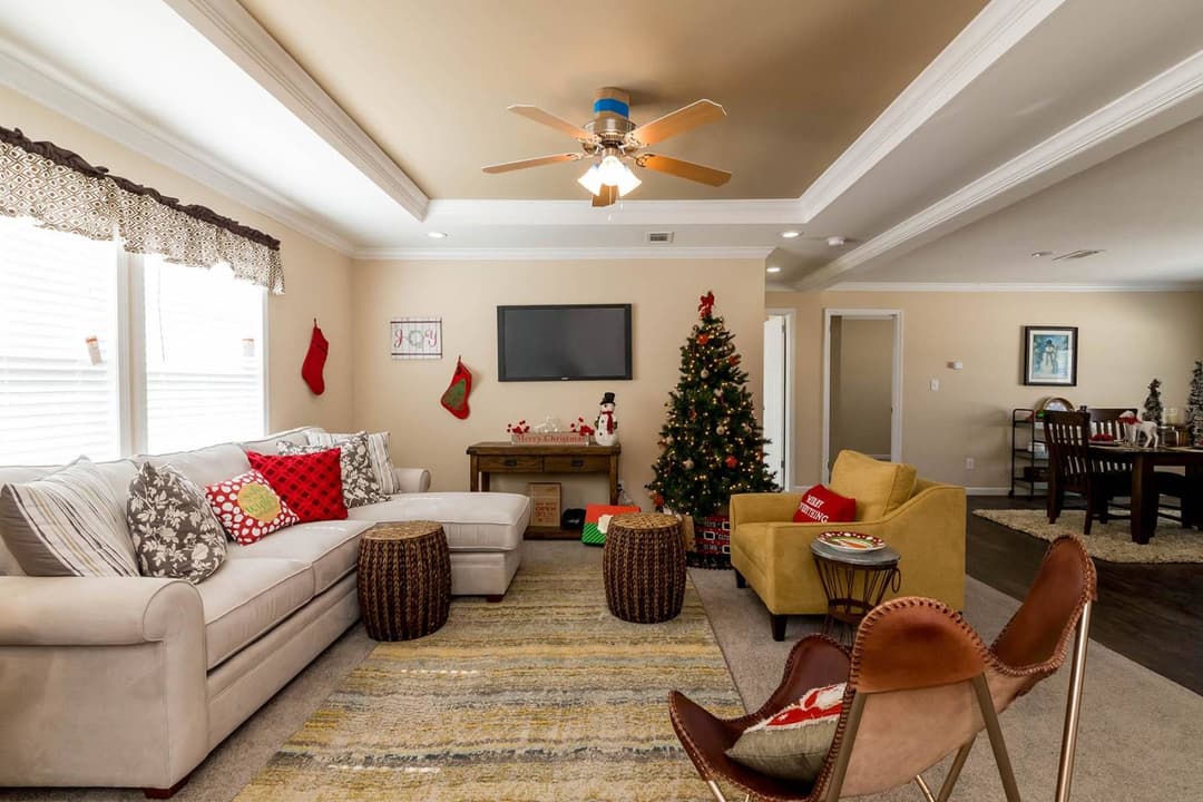 Titan extreme 3248e interior home features