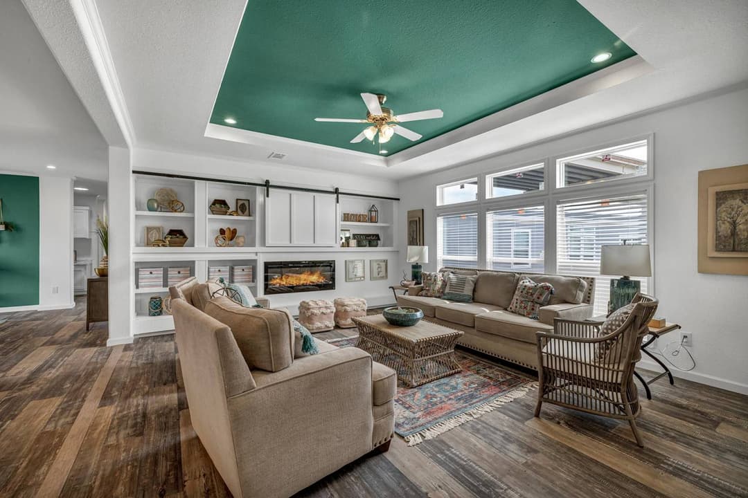 Titan extreme 3272c interior home features