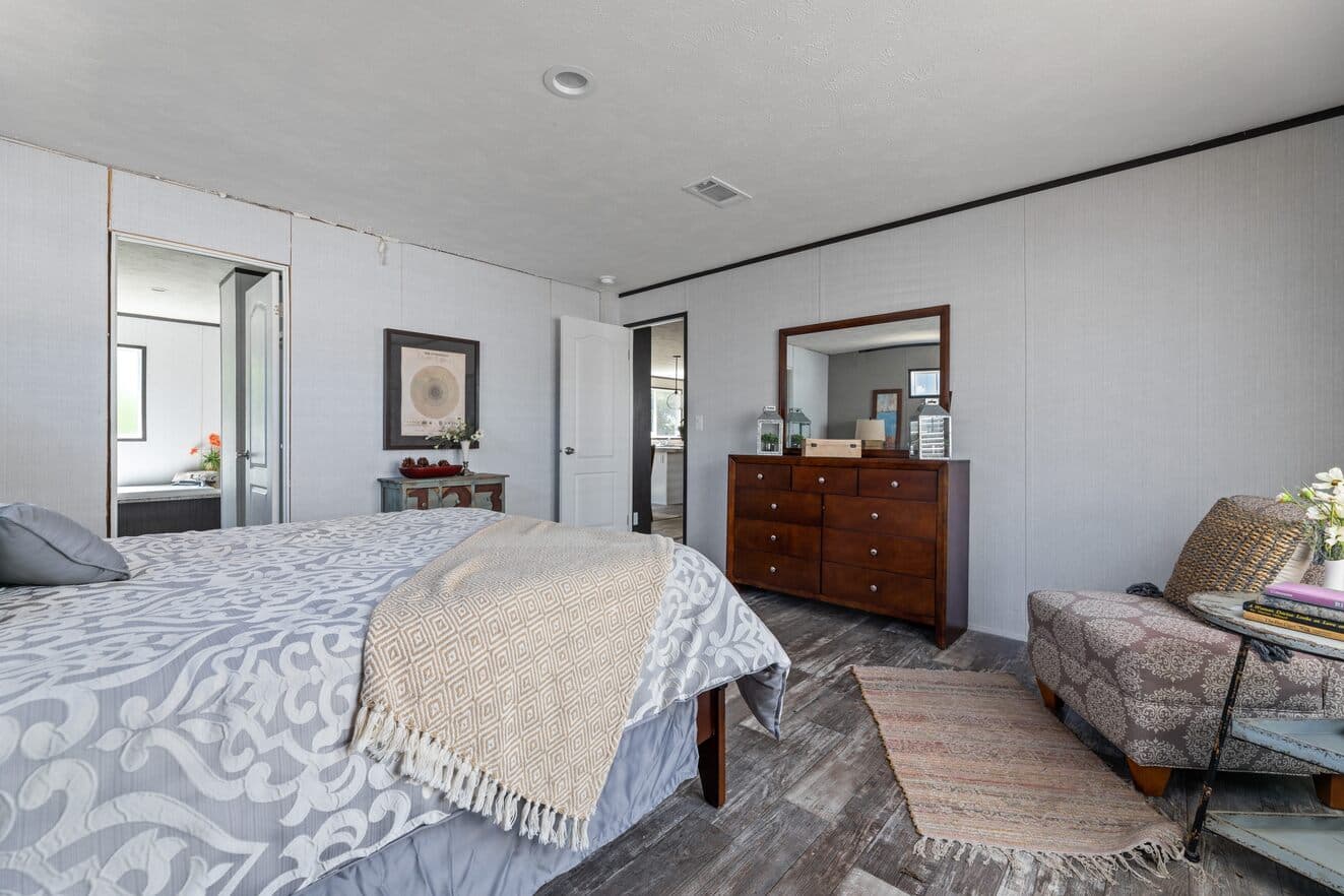 Valu premier 32563g interior and bedroom home features