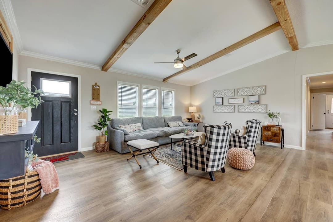 Titan extreme 2864h interior home features