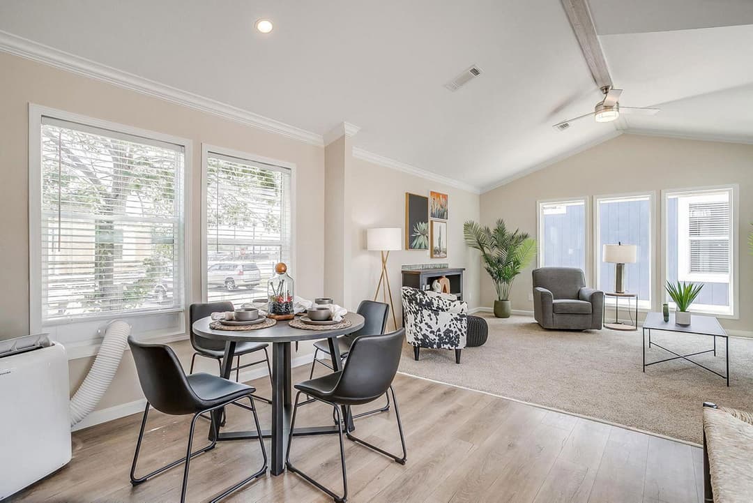 Innovation 1856h interior home features