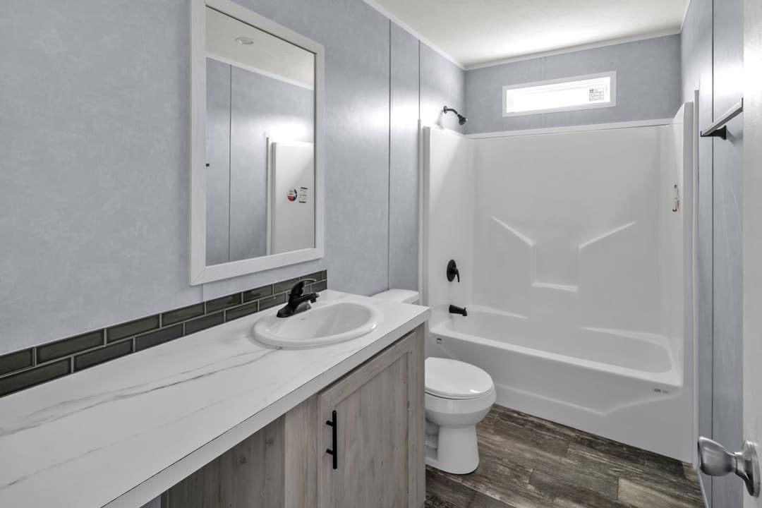 Valu premier 32724g interior and bathroom home features
