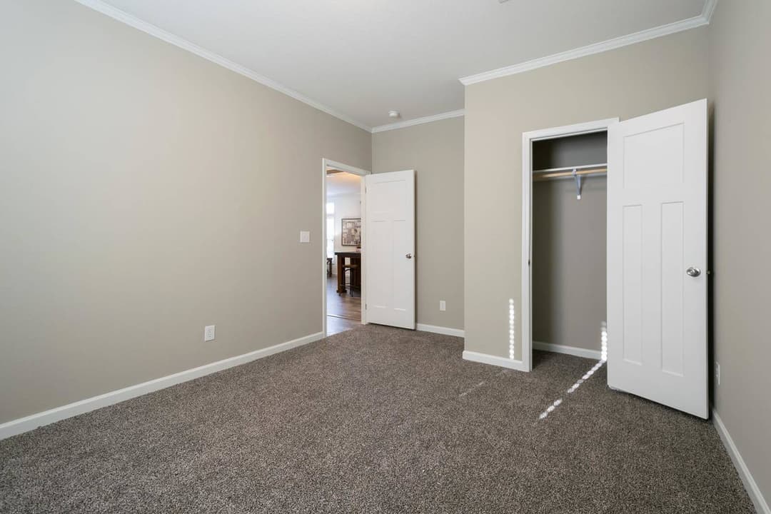 Innovation 3268c bedroom home features