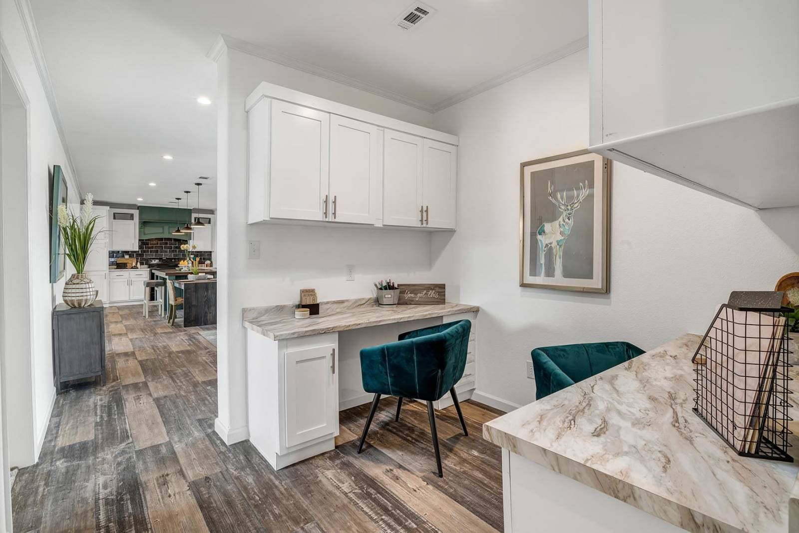 Titan extreme 3272c interior home features