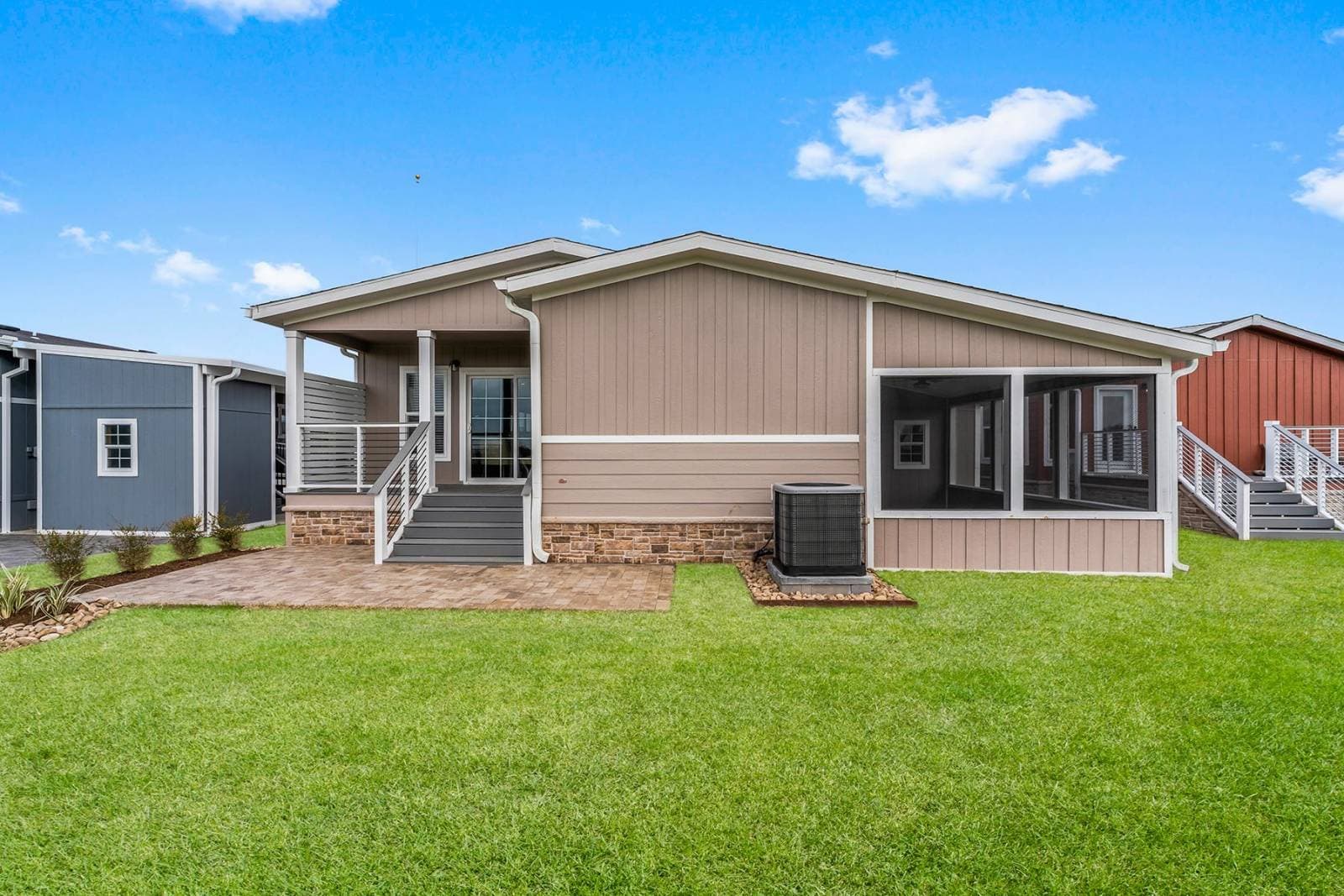 Innovation 2860s exterior home features