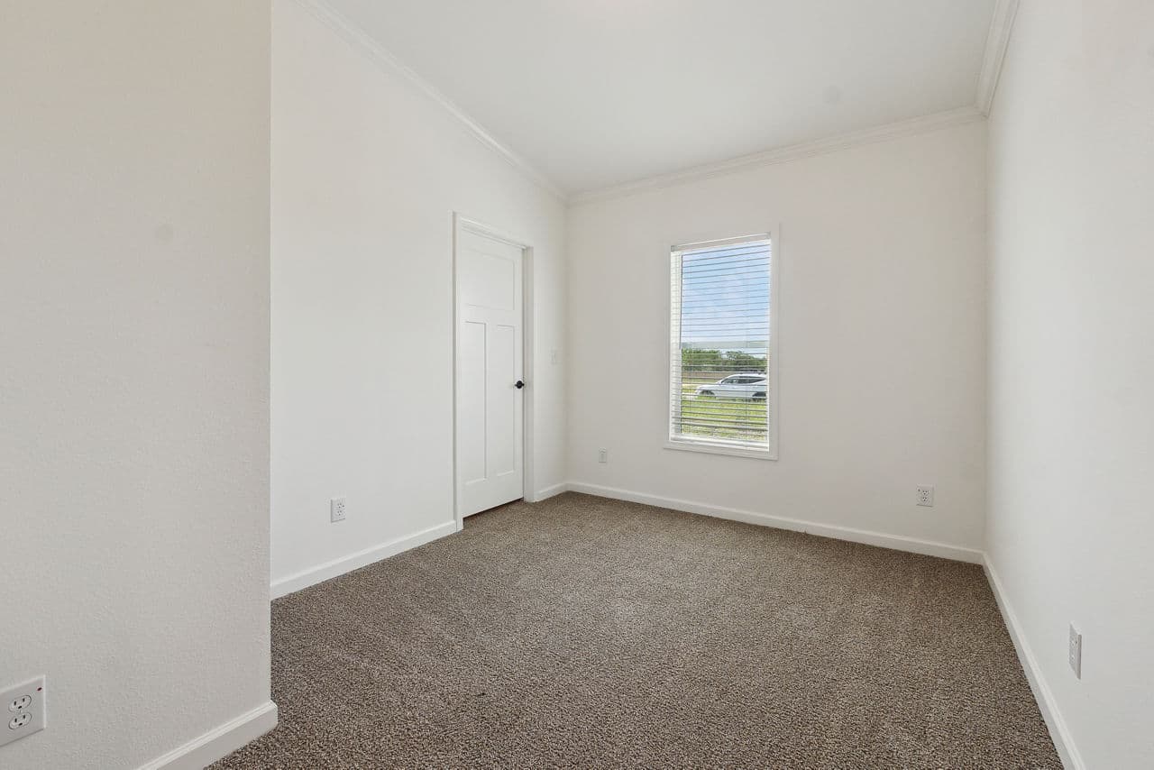 Innovation 1868h bedroom home features