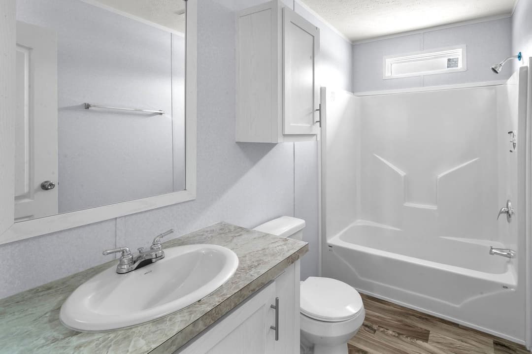 Valu 28483u interior and bathroom home features