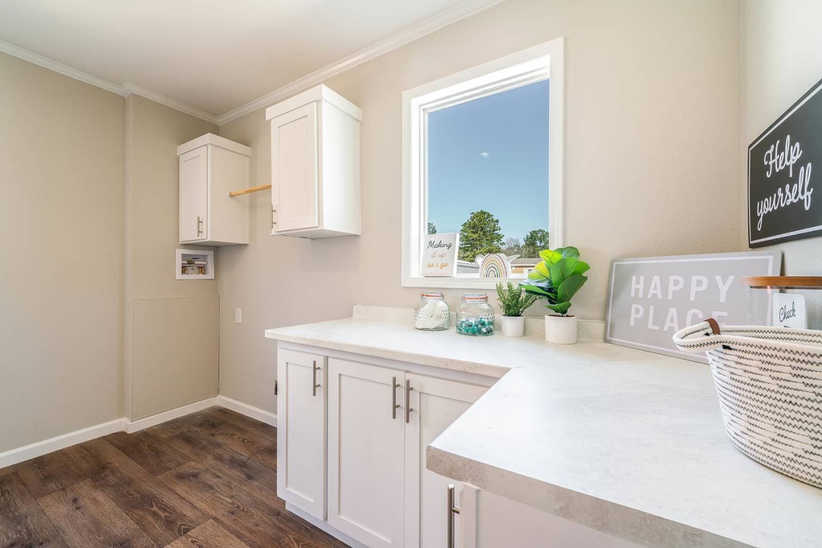 Titan extreme 3260h [the cypress] interior home features