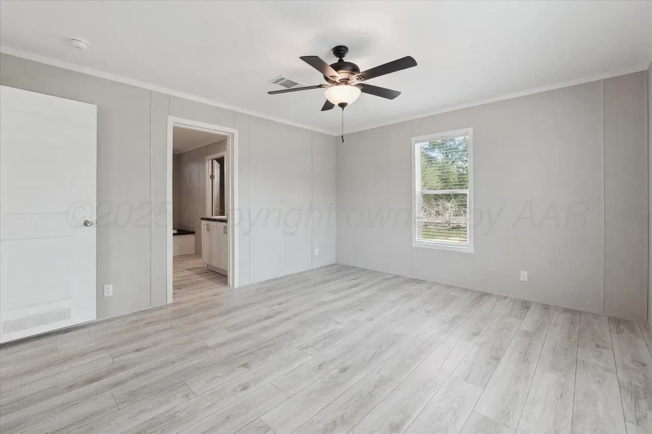 Rm2856b - 0.51 acre lot interior home features