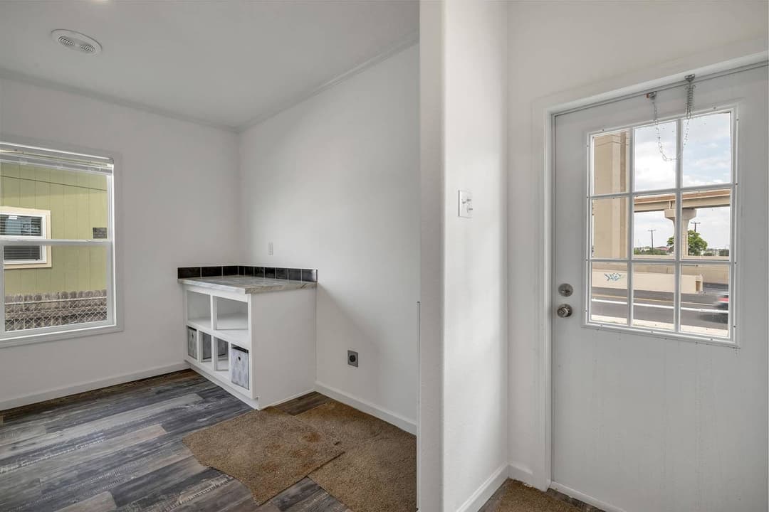 Titan extreme 3272c interior home features