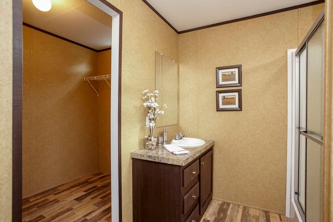 Cs1676c bathroom home features