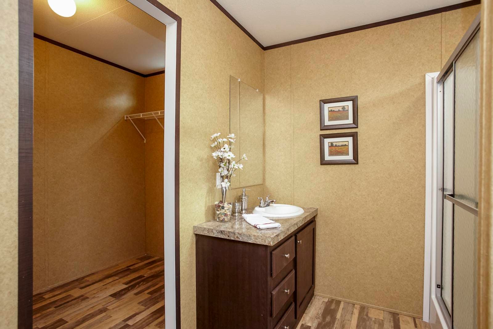 Cs1676c bathroom home features