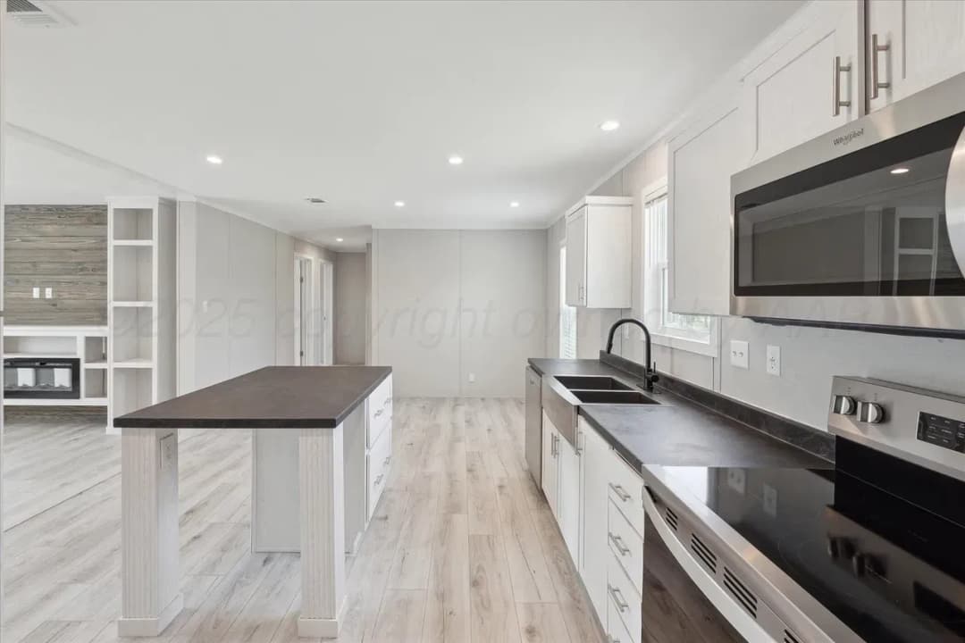 Rm2856b - 0.51 acre lot interior home features