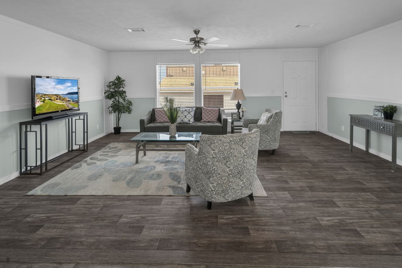 Valu maxx premier 32643e interior home features