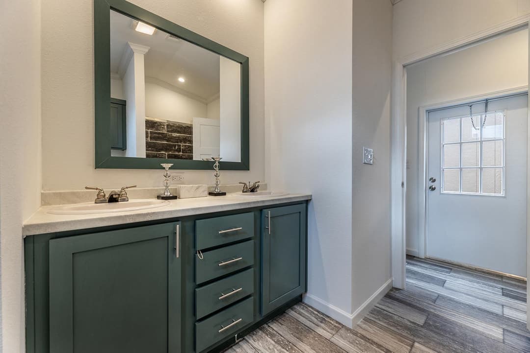 Innovation 1650h bathroom home features