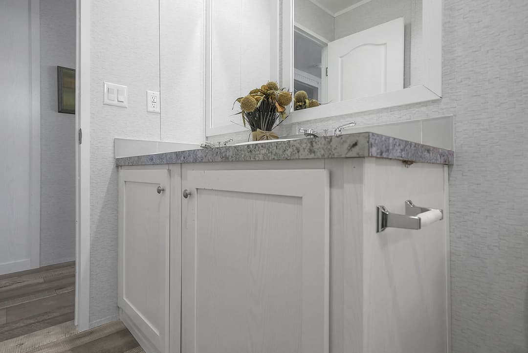 Valu premier 32643g interior and bathroom home features