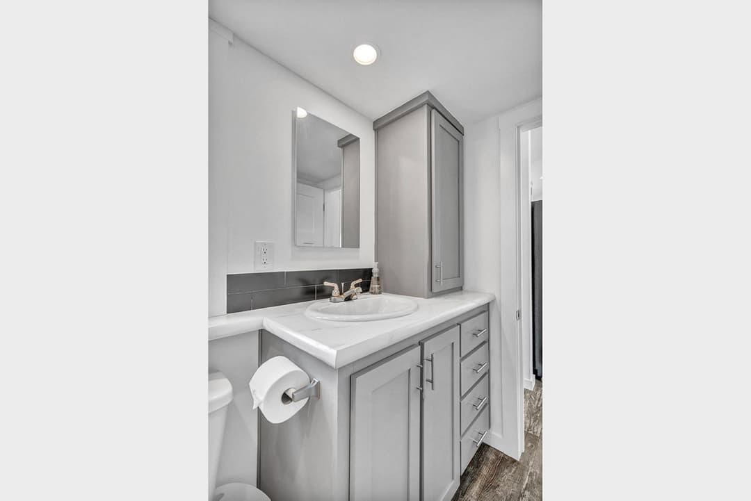 Aps 522a-sl - rv lot (2 available) bathroom home features