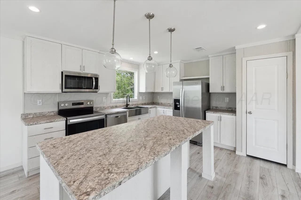 Nm2860l - 0.51 acre lot kitchen home features