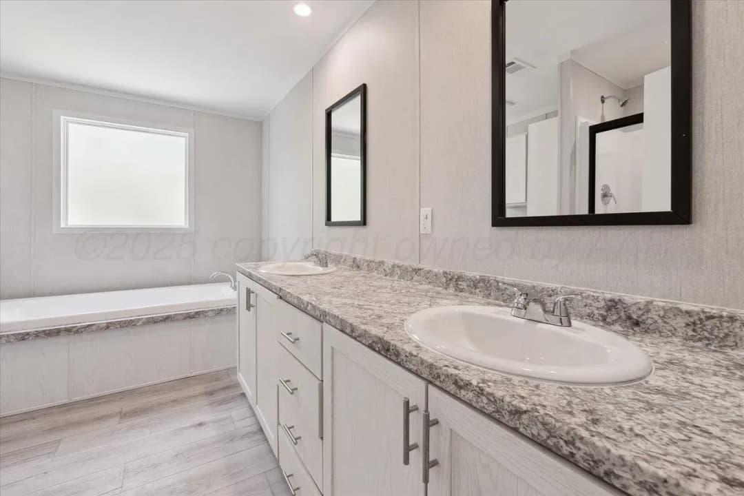 Nm2860l - 0.51 acre lot bathroom home features