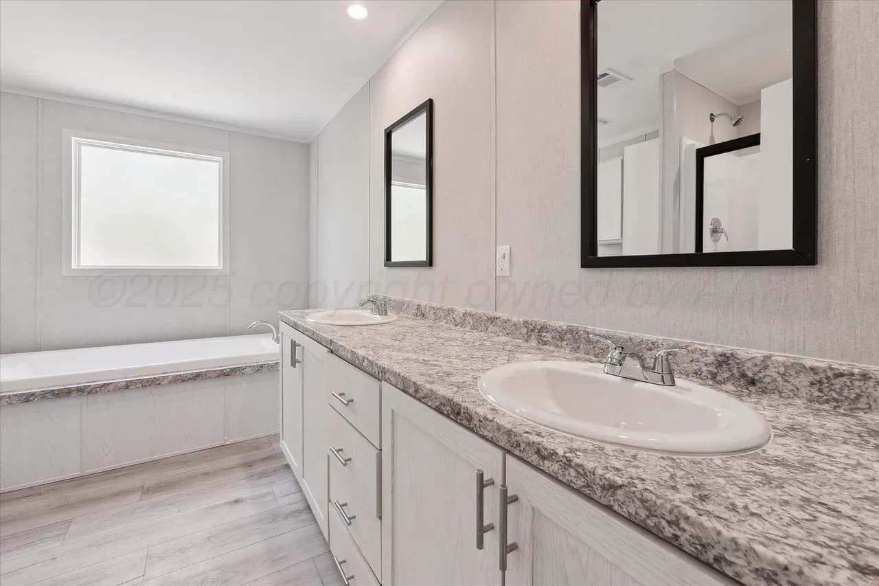 Nm2860l - 0.51 acre lot bathroom home features