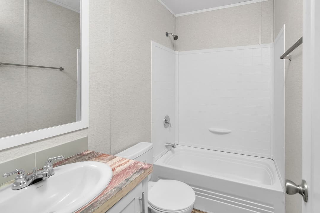 Valu premier 16763g interior and bathroom home features