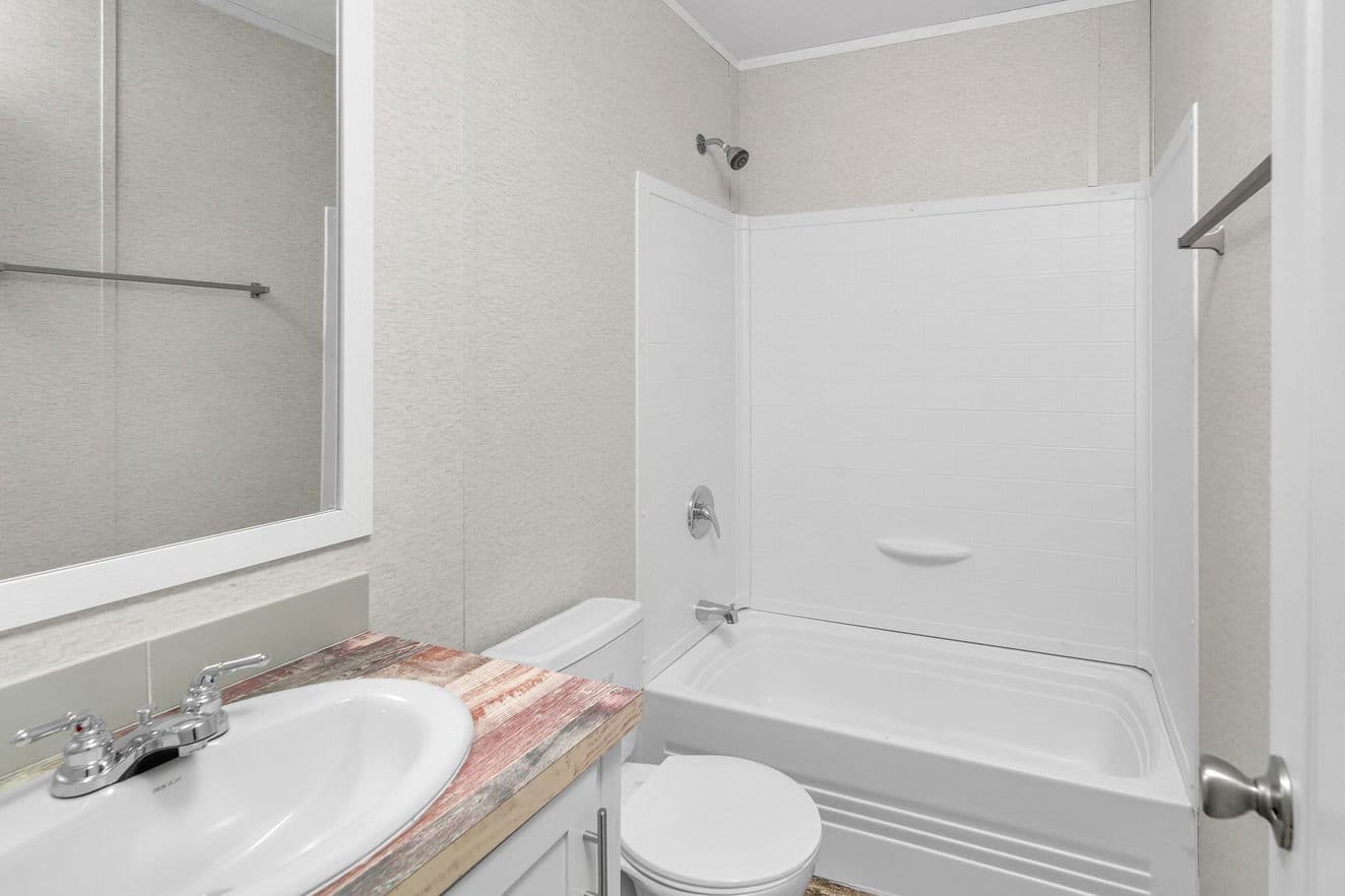 Valu premier 16763g interior and bathroom home features