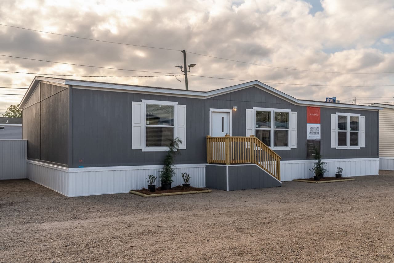 Prime clay 135 exterior home features