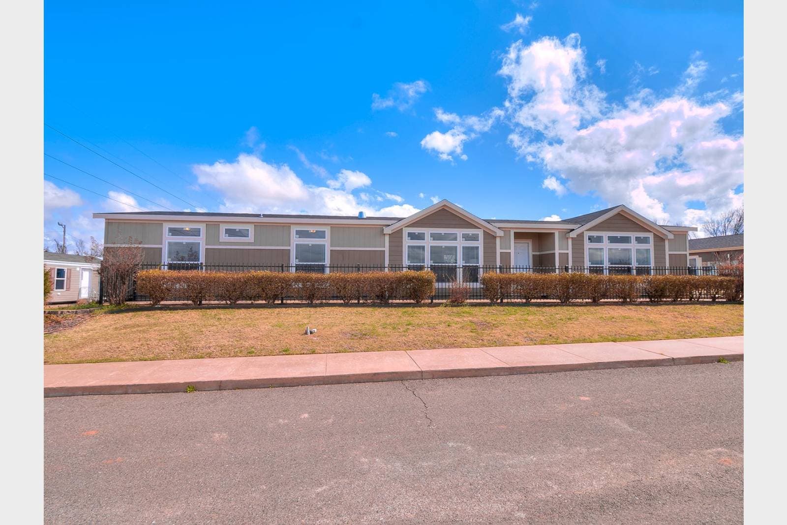 Titan extreme 3276t [the memphis] exterior home features