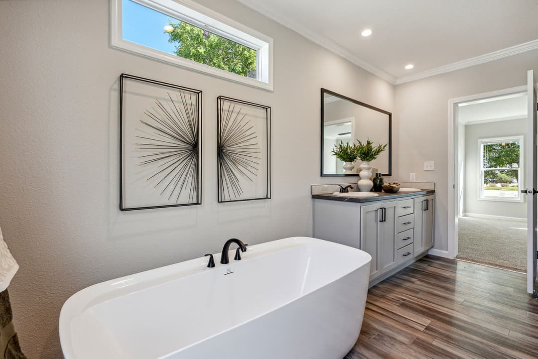 Innovation 3268h bathroom home features