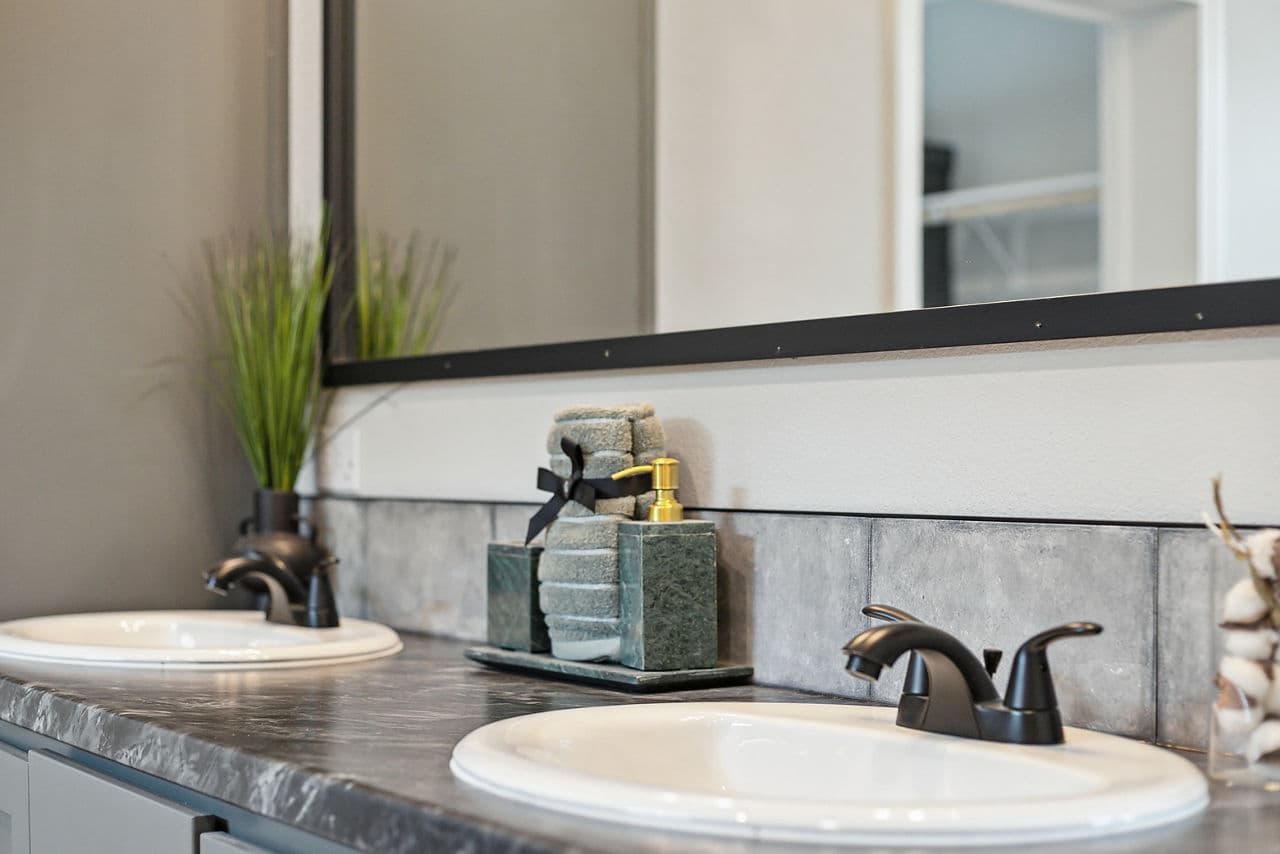 Innovation 3276aa bathroom home features