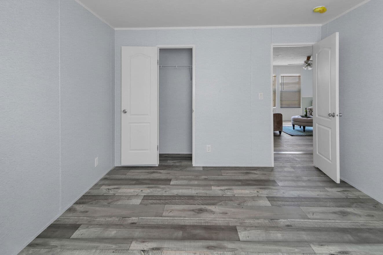 Valu premier 32643g interior home features