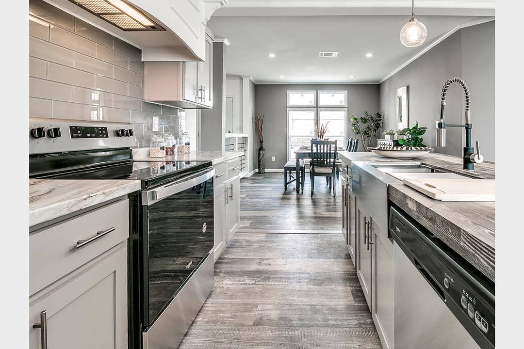 Titan extreme 3266a [the aspen] kitchen home features