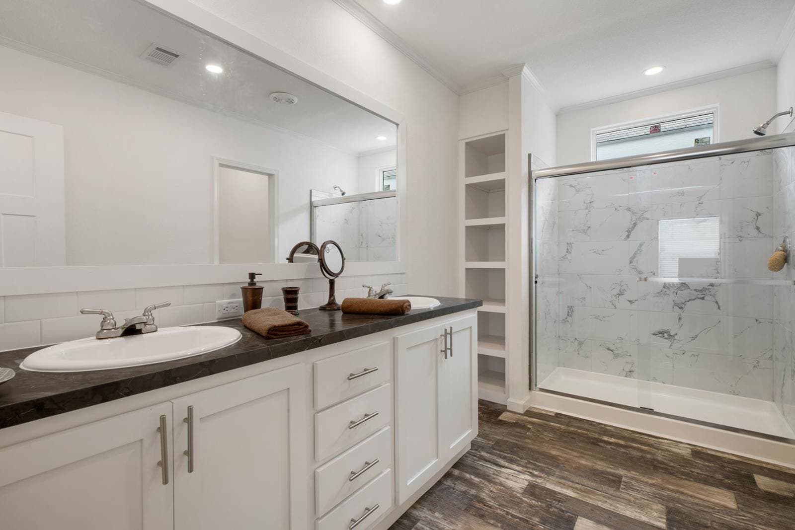 Titan extreme 2856n bathroom home features