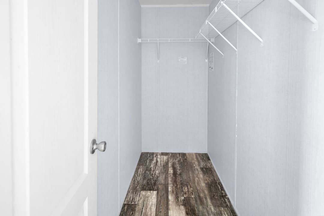 Alamo lite 16763r interior home features