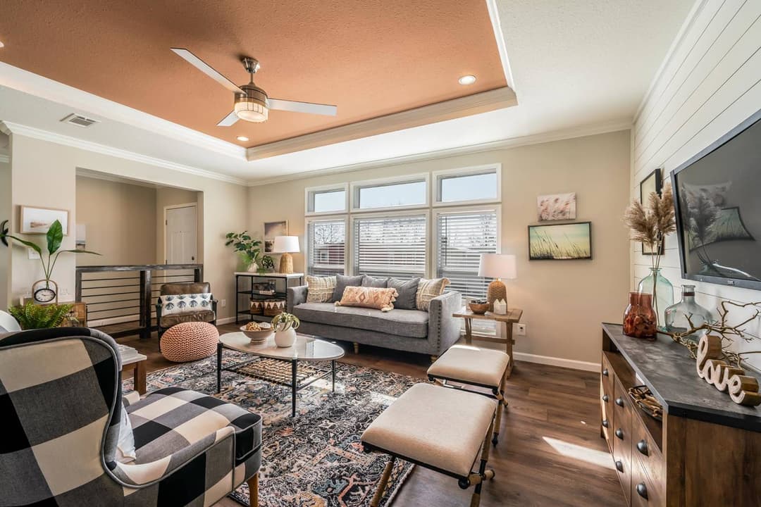 Titan extreme 3260h [the cypress] interior home features