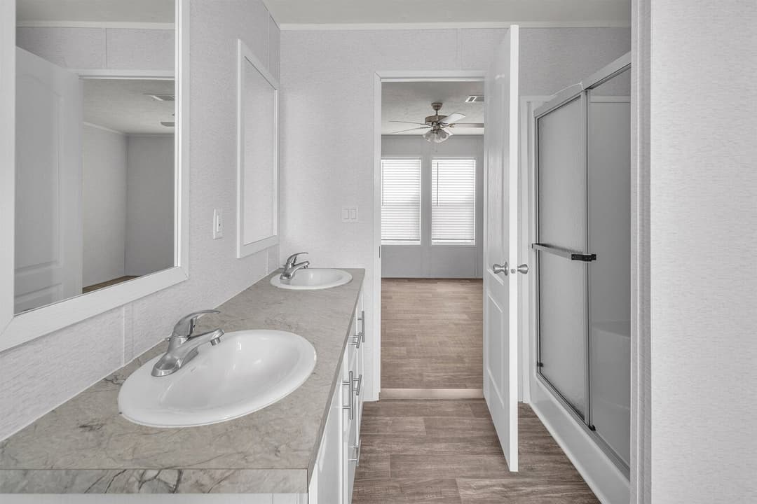 Valu maxx 28563m interior and bathroom home features