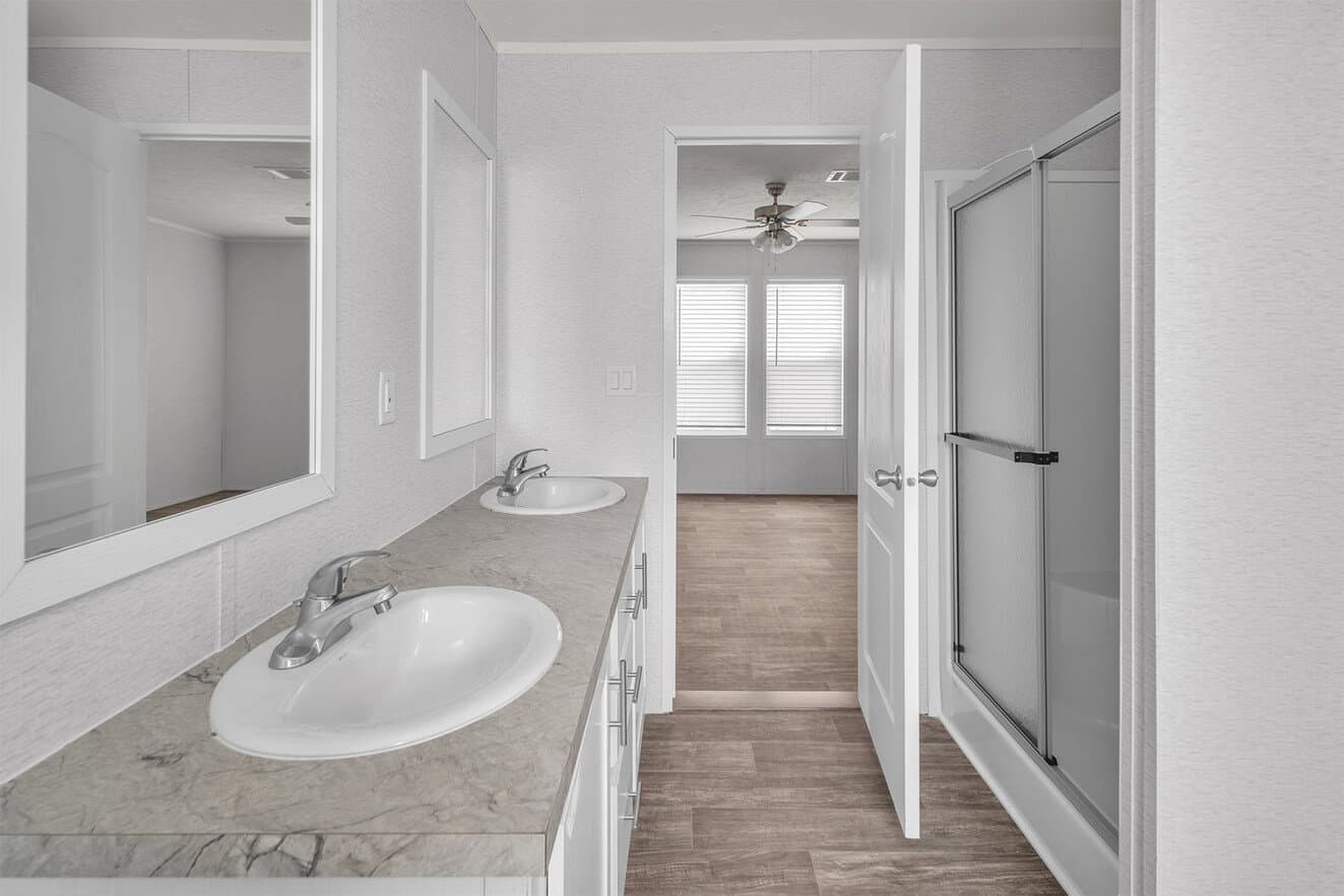 Valu maxx 28563m interior and bathroom home features