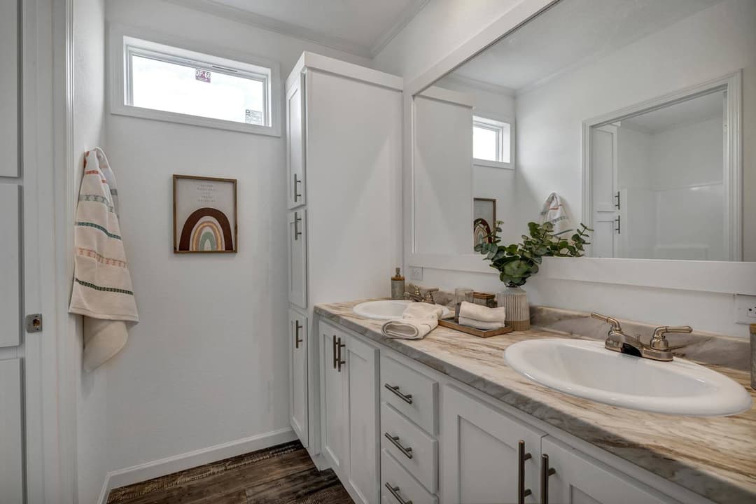 Titan extreme 3272c bathroom home features