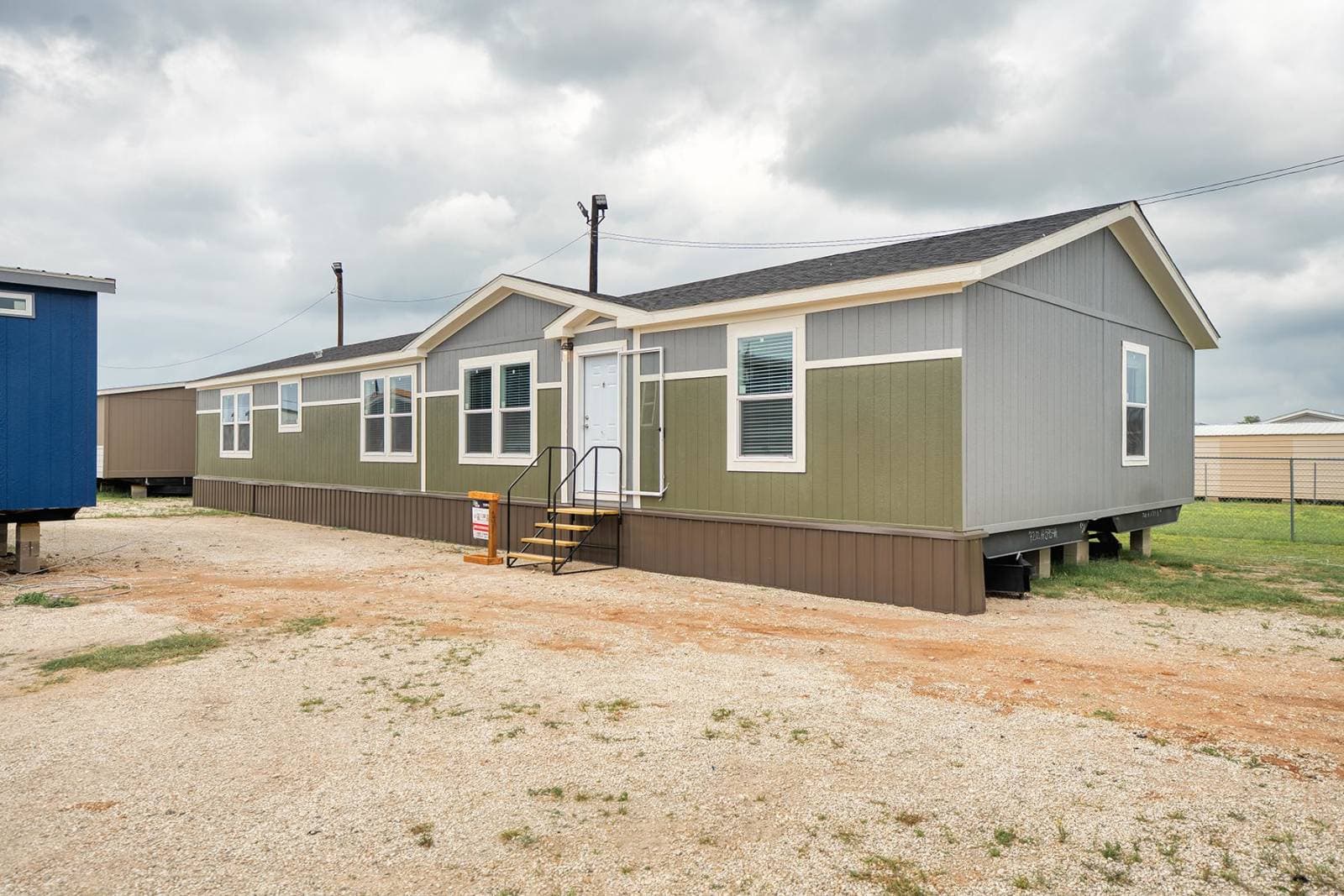 Titan extreme 2876h exterior home features