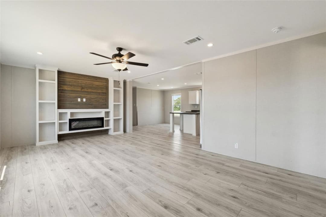 Rm2856b - 3.36 acre lot interior home features